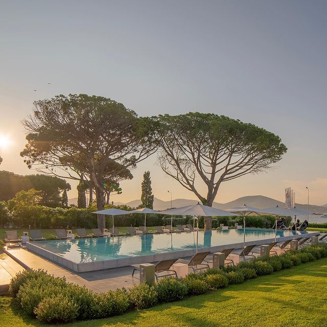 🌞 We are pleased to announce that @KubeSaintTropez, our 5* resort in the South of France, reopens on April 14th 2021 💎
This year, join us in celebrating the return of the holiday season and discover the wonders of the French Riviera while enjoying the peace and quiet of our vast property. With three swimming pools, a spa and a magnificent view of the bay of Saint-Tropez, we have what it takes to offer you a unique holiday that you won't forget!
 —————————————
🌞🌞🌞 Nous sommes heureux de vous annoncer que le Kube Saint Tropez ouvre à nouveau ses portes le 14 avril 🌞🌞🌞
Venez découvrir les merveilles de la Côte d’Azur tout en profitant du calme de notre vaste proprieté. Avec ses trois piscines, le spa et la magnifique vue sur la baie de Saint Tropez, le Kube Saint Tropez a tout ce qu’il vous faut pour vous offrir des vacances uniques que vous n’êtes pas prêt d’oublier. 
🏨 @kubesainttropez
📍319 Route du Littoral 83580 - Gassin (France)
#kubesainttropez #sainttropez